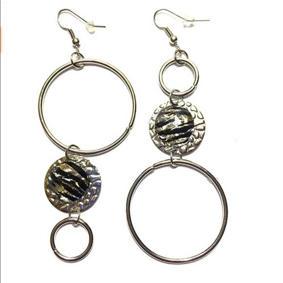 Mismatched Earrings Circle Animal Print Silver Tone - Picture 1 of 1
